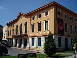 Le petit théâtre municipal, rouvert en 2002.