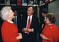 Thomas with President George H. W. Bush and First Lady Barbara Bush in 1992.