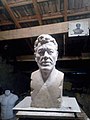 Dans l'atelier de l'artiste Hamid Fetis, réalisation d'un buste à effigie de Matoub Lounes