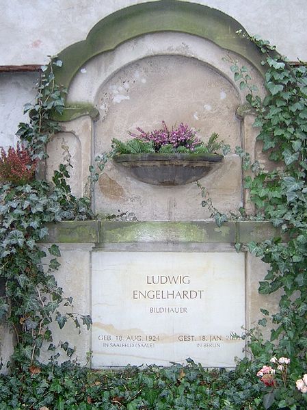 File:Tombstone Ludwig Engelhardt.jpg