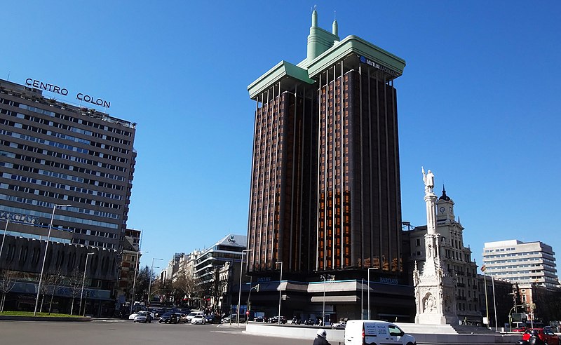 File:Torres y estatua de Colón.jpg