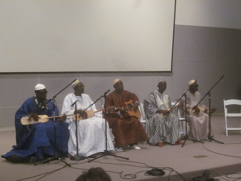 File:Tulane U April2013 Banjo Demo Senegal 2.JPG