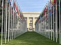 English: Flags before UN building, Geneva Français : Drapeaux devant le bâtiment de l'ONU à Genève.