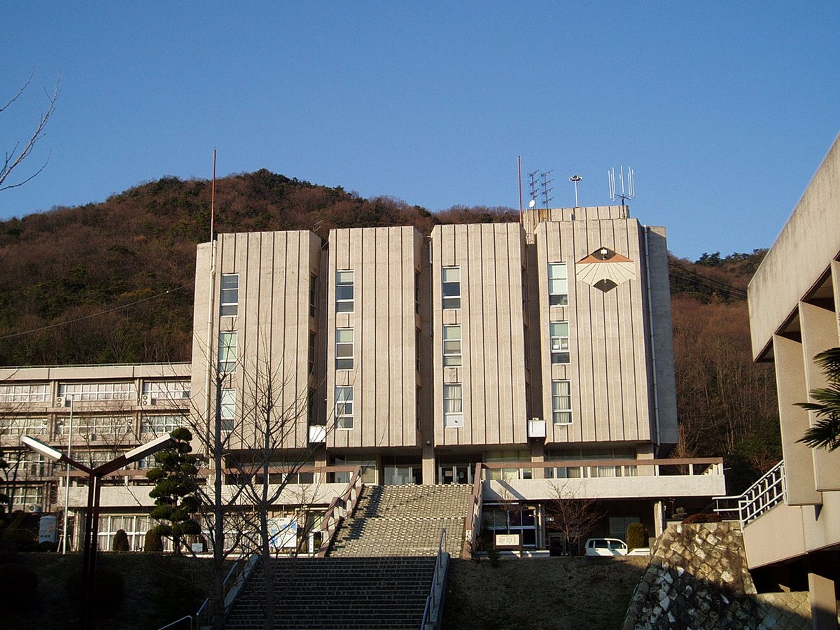 Univ-of-Hyogo-HimejiShosha-MainBldg01.jpg