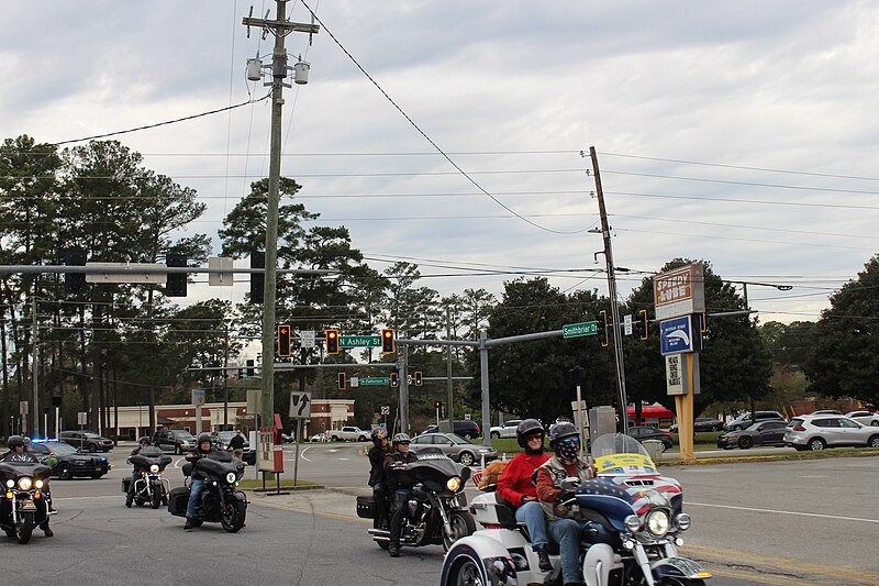 File:Valdosta Outback Rider's 2022 Toy Run 73.jpg