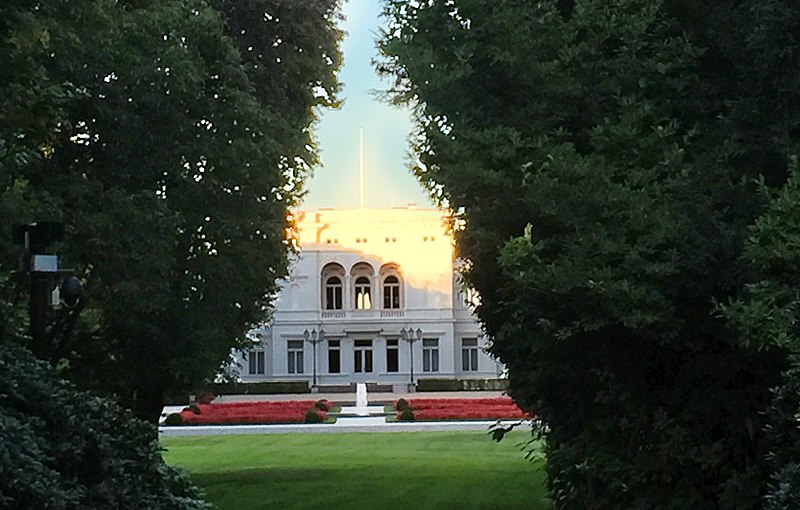 File:Villa Hammerschmidt, Adenauerallee, Bonn.jpg