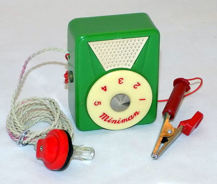 File:Vintage Miniman Germanium Crystal Radio, Model M-702, AM Band, Made In Japan, Circa 1960 (23024680533).jpg