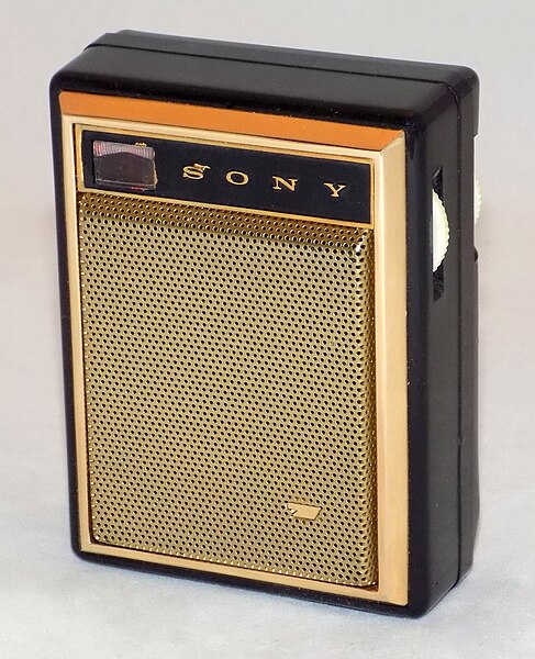 File:Vintage Sony Model TR-730 Transistor Radio, Broadcast Band Only (MW), 7 Transistors, Made In Japan, Circa 1960 (15836828772).jpg