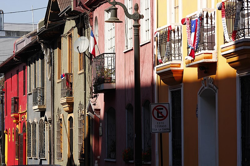 File:Vista de pasaje Jose Arrieta desde Calle Viña del Mar.JPG