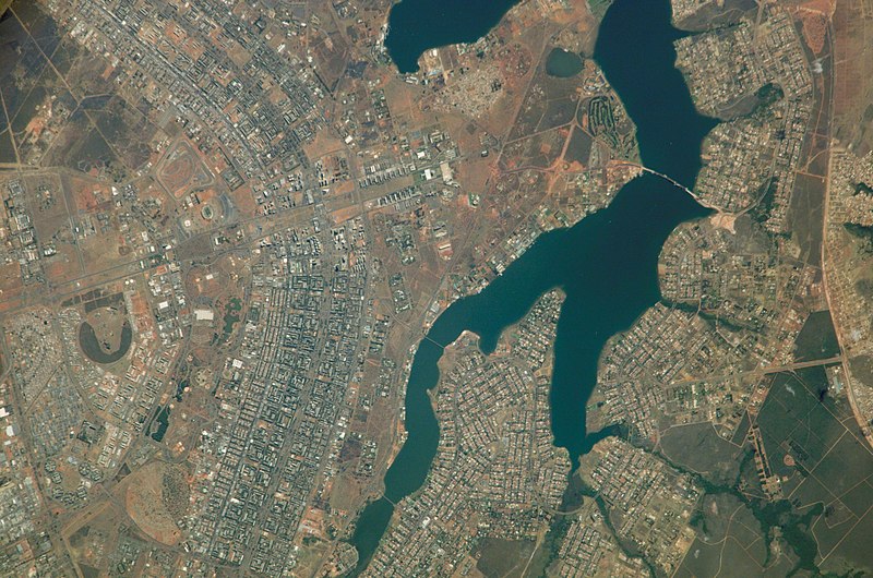 File:Vista do espaço de Brasília e arredores (2).jpg