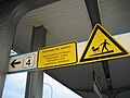 osmwiki:File:Warnschild Bahnsteig hat Gefälle.JPG