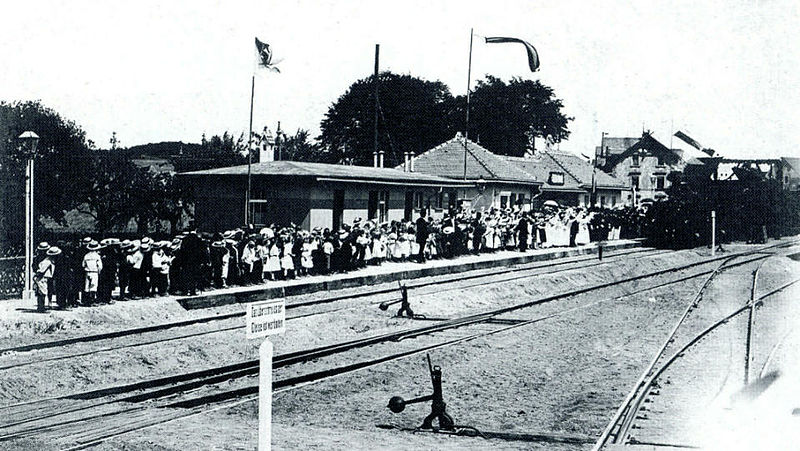 File:Weißig-Bühlau Eröffnungszug 01.07.1908 (01).jpg