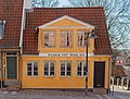 * Nomination Wilhelm Topps Minde is located at the corner of Skolegade and Weysegangen in Roskilde. The house was built in 1718 as "Den Langeske Stiftelse" with room for two poor families. --Slaunger 20:19, 15 April 2015 (UTC) * Promotion Good quality.--PIERRE ANDRE LECLERCQ 21:11, 15 April 2015 (UTC)