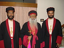 Aprem Mooken, with his two bishops, Yohannan Yoseph (left) and Awgin Kuriakose (right) With other prelates.JPG