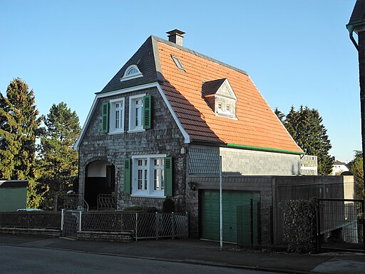 Wuppertal, Goldlackstr. 19, über Eck von rechts