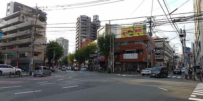 File:Yakuin Mutsukado Intersection yakuin Taishō-dōri Kego Kego-Imaizumi Street Imaizumi Chūō-ku Fukuoka City 20221007 blur.jpg