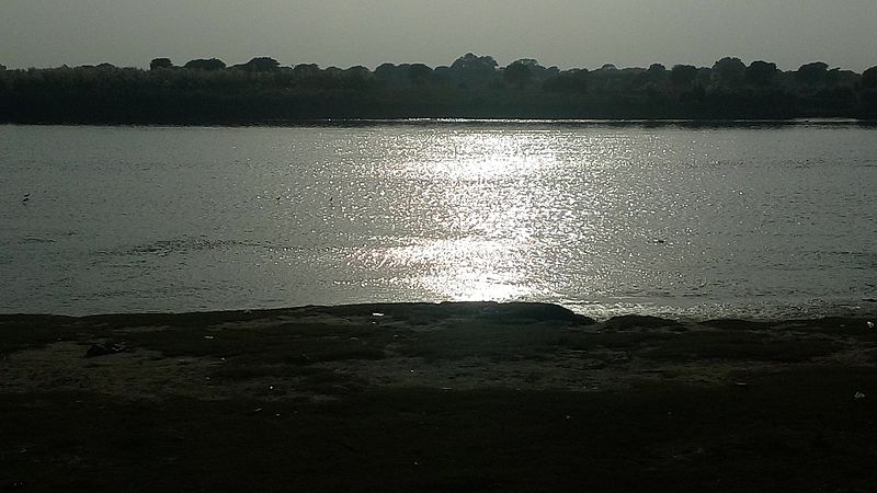 File:Yamuna river,Goverdhan.jpg