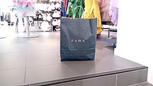 Zara paper shopping bag, Groningen (2019) 01.jpg