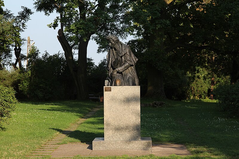 File:Zelazowa Wola Fryderyk Chopin Monument 2019 P02.jpg