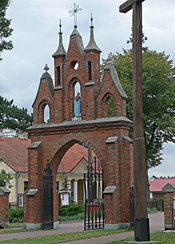Zespół kościoła (1912-1913) kościół p.w. Przemienienia Pańskiego (brama tył) - Malowa Góra gmina Zalesie powiat bialski woj. lubelskie ArPiCh A-194.JPG