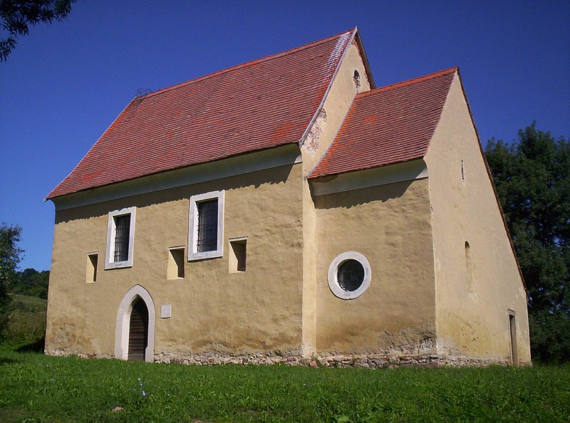 File:Árpád kori templom Hetvehely.jpg