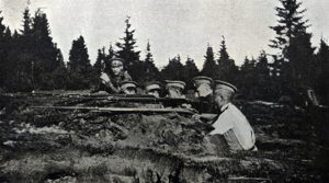 Солдати російської армії в окопах. 1916
