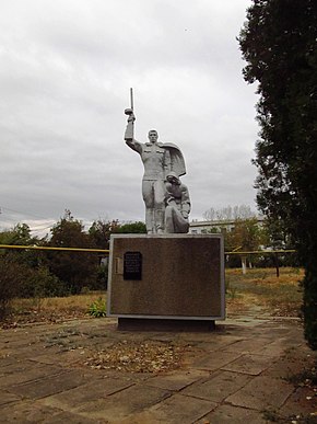 Нагірне - пам'ятник радянським воїнам-парашутистам.JPG