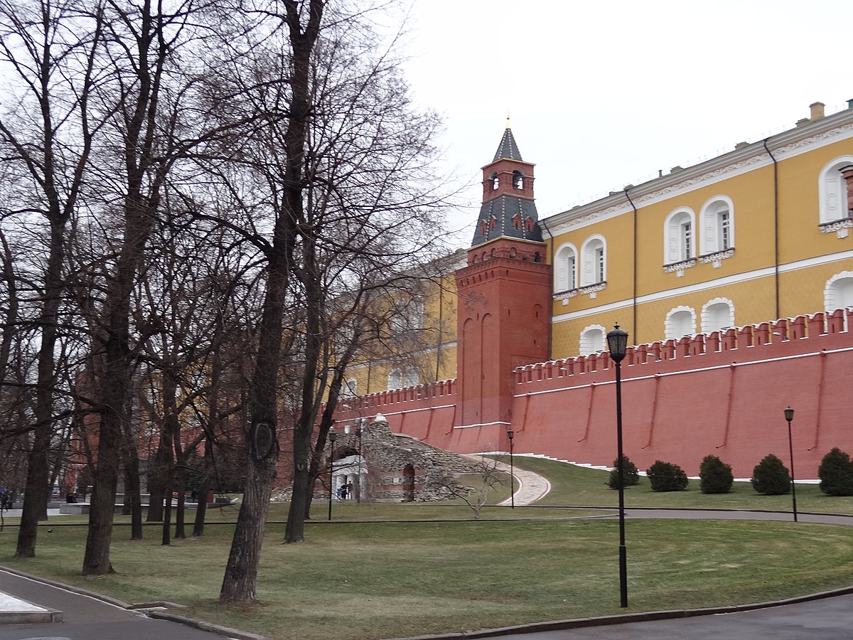 Средняя арсенальная башня московского кремля фото