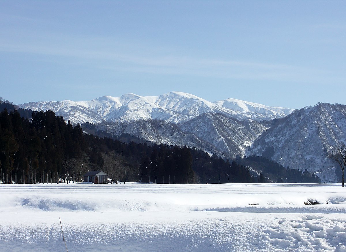 File 栃堀地区より望む冬の守門岳 Jpg Wikimedia Commons