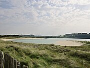 L'estuaire (ou ria) du Guillec, vue vers l'amont depuis les abords de la plage du Guillec en Plougoulm ; la rive gauche (à droite sur la photo) fait partie de Sibiril