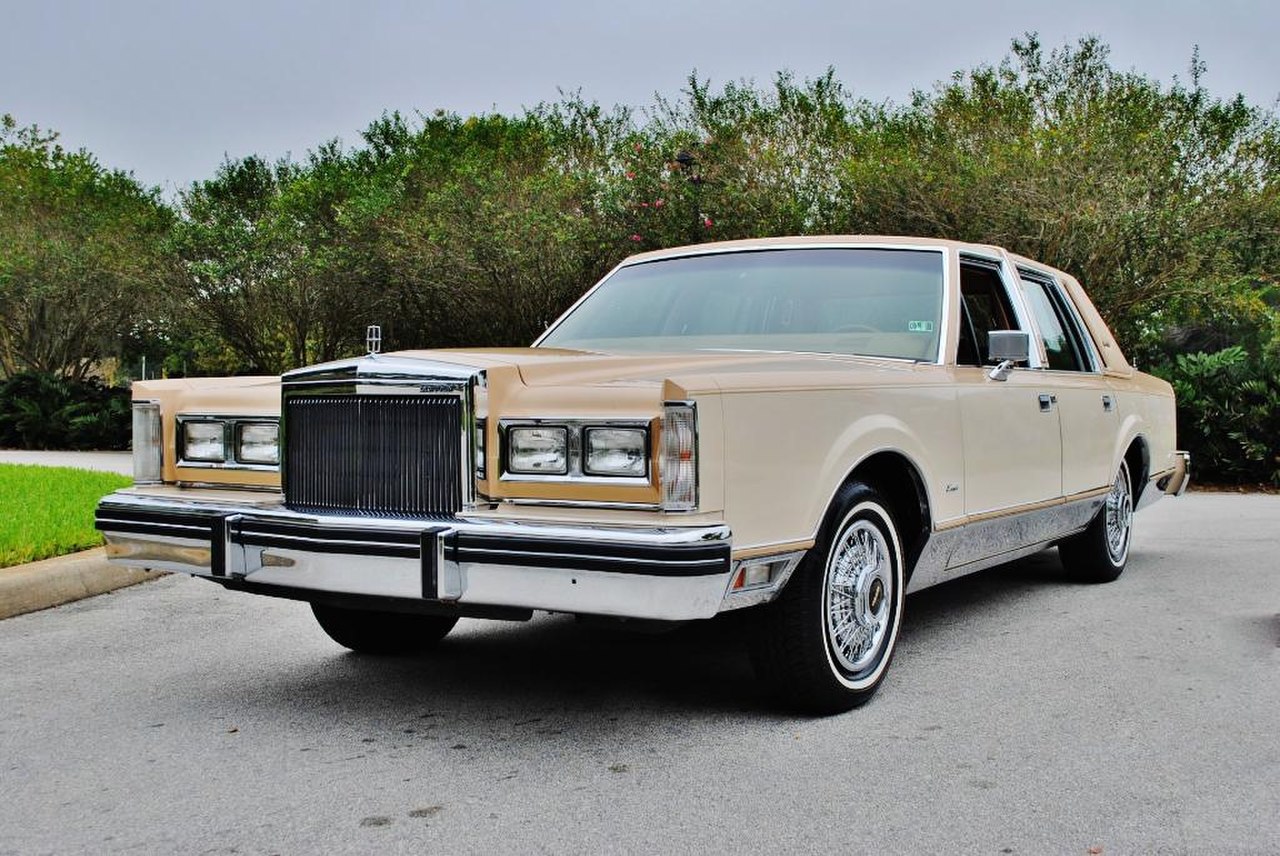 lincoln town car 1981