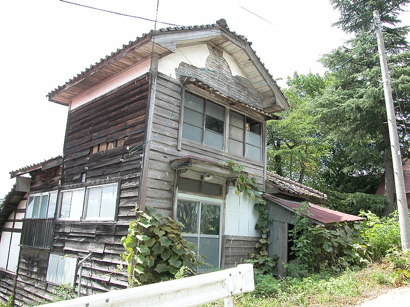 File:2001年08月11日 福島県日中線熱塩駅前民家（２０１２現在なし？） - panoramio (1).jpg