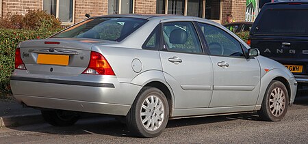 ไฟล์:2002_Ford_Focus_Ghia_Saloon_1.8_Rear.jpg