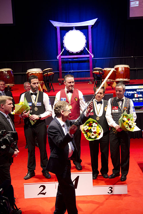 2013 Award ceremony.Ludo Dielis hands over the diamant-cue to the winner Frederic Caudron.From Left to right: Vice world champion Filippos Kasidokostas, Caudron, Bronze medal winners Alexander Salazar and Dick Jaspers.