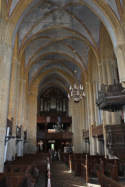 File:2013 Stiftskirche Bützow Langhaus.jpg