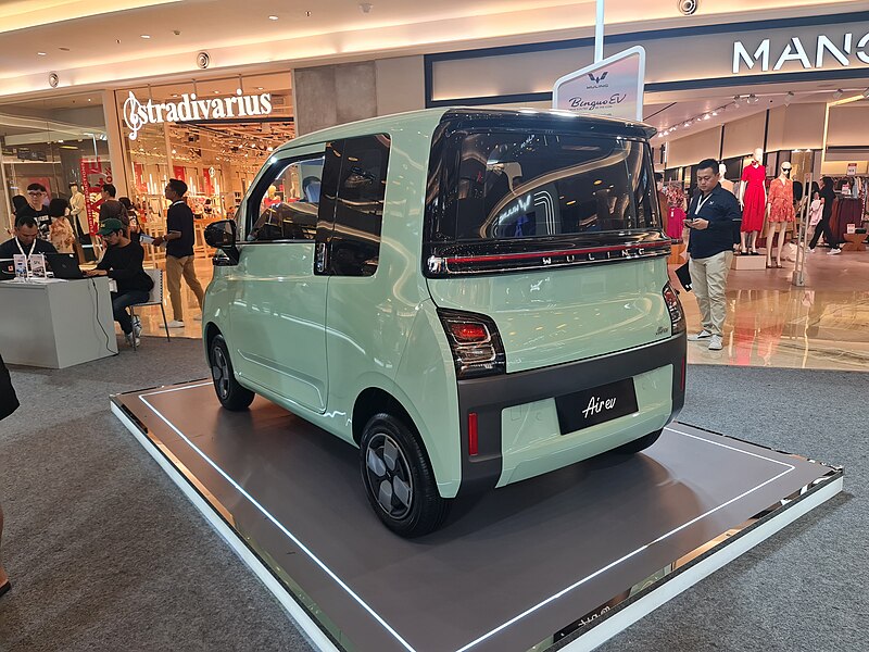 File:2024 Wuling Air EV Lite (rear), Pakuwon Mall, West Surabaya.jpg