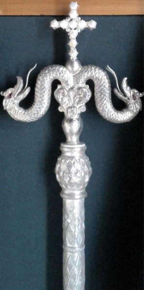 File:30.04a Crosier with snakes.png