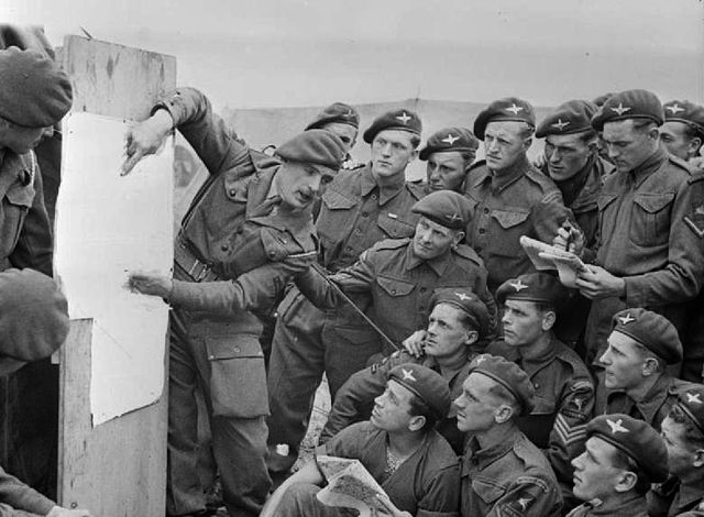 Men of 22nd Independent Parachute Company being briefed, in preparation for Tonga