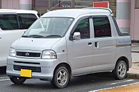 Facelifted Daihatsu Hijet Deck-Van (S200W, 2001-2004), a cargo mixed-use derivative of the Hijet Cargo