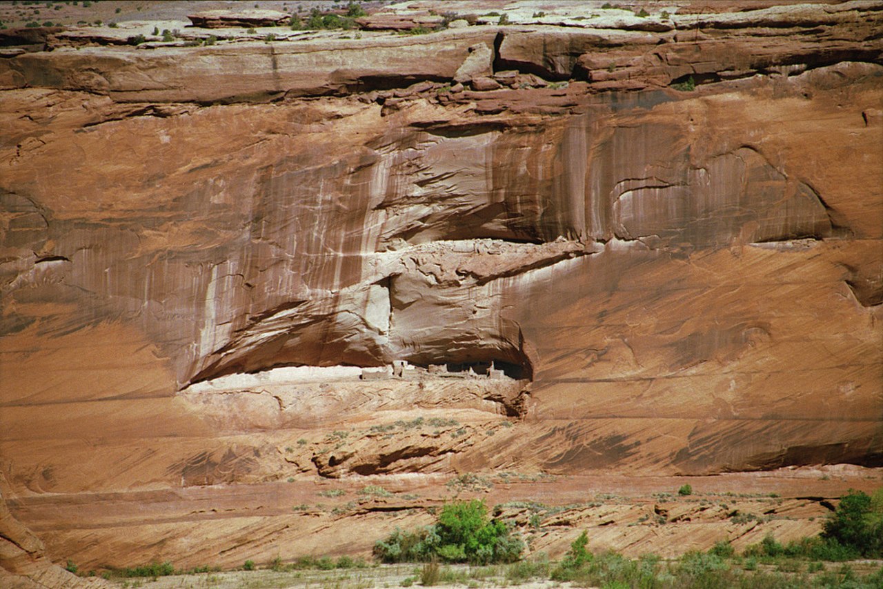 Обелиск в каньоне
