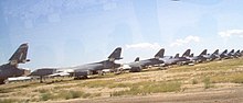 Des bombardiers B-1B Lancer en dépôt à l'AMARG dans les années 2000.