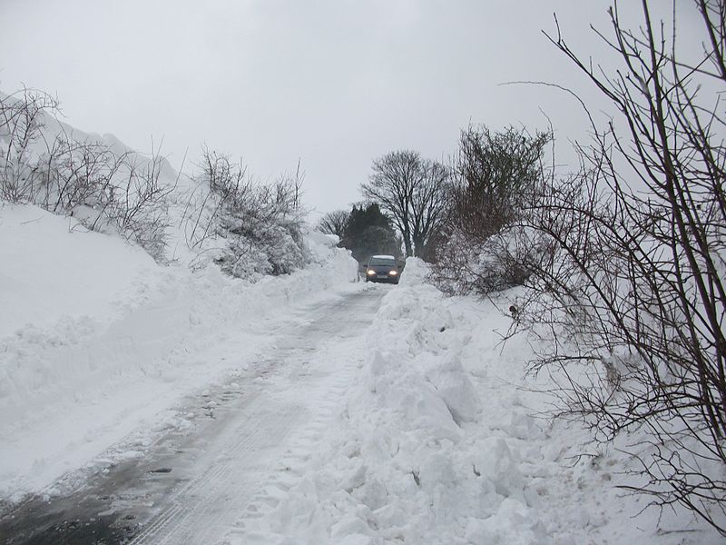 File:A North Yorkshire backroad in January 2013.JPG