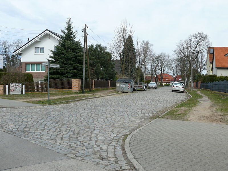 File:Altglienicke Normannenstraße.JPG