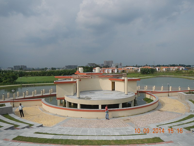 File:Amphitheatre eco park kolkata.JPG