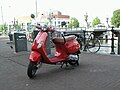 Amsterdam, scooter bij Blauwbrug.jpg