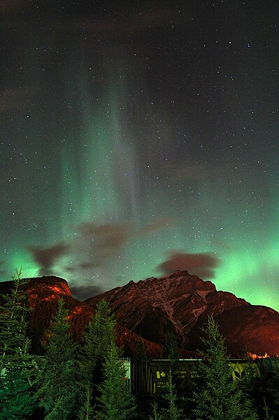 File:Aurora at Banff.jpg