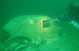 Ein VW Käfer auf dem Seegrund