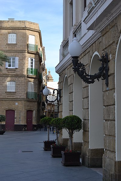 File:Ayuntamiento de Cádiz (33405108620).jpg