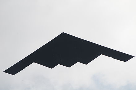 B 2. Northrop b-2 Spirit снизу. Б2 спирит. Rockwell b-2. B-2 бомбардировщик вид снизу.