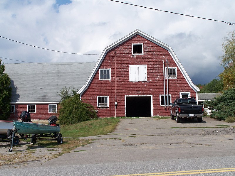 File:Barn in Thomaston, Maine (100 8098).jpg